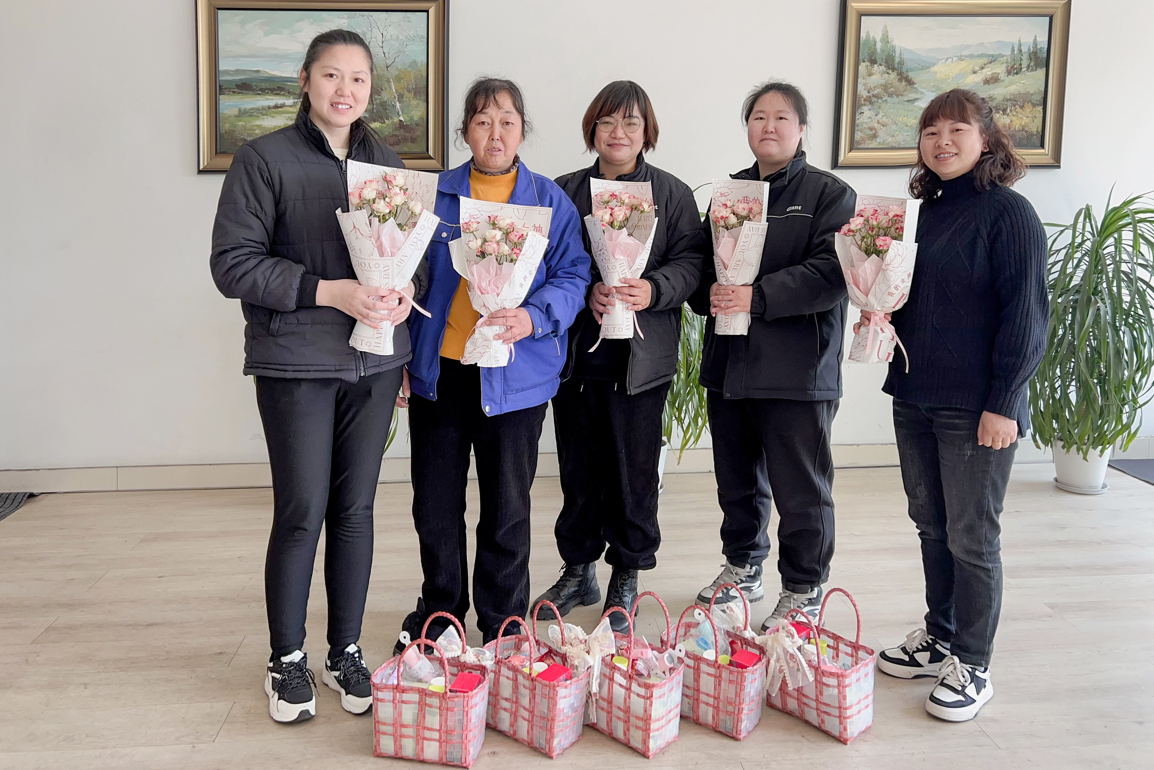 巾幗呈英姿 三春綻繁花——巨人集團(tuán)婦女節(jié)活動(dòng) 巾幗呈英姿 三春綻繁花——巨人集團(tuán)婦女節(jié)活動(dòng)