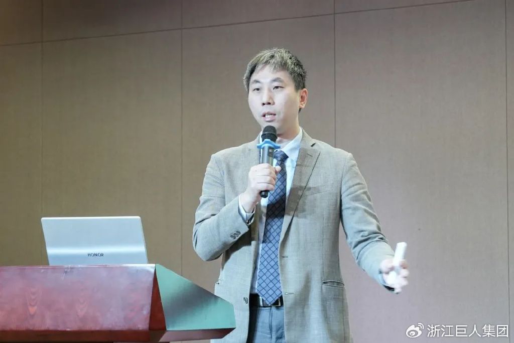 聚變 ? 與時偕行——巨人集團2025’迎春大會 聚變 ? 與時偕行——巨人集團2025’迎春大會