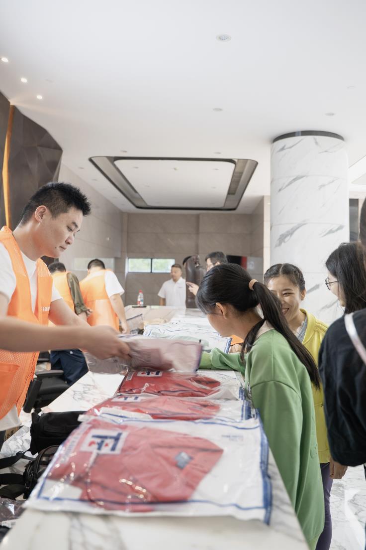 塔下再聚首 攀登勢正雄——巨龍電梯試驗塔第六屆登高跑開賽 塔下再聚首 攀登勢正雄——巨龍電梯試驗塔第六屆登高跑開賽